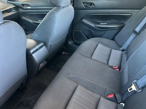Used 2024 Nissan Altima 2.5 SV FWD image 12