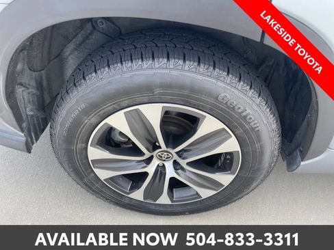 Used 2022 Toyota Highlander XLE FWD image 11