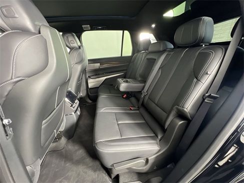 Used 2026 Cadillac Vistiq Luxury image 26