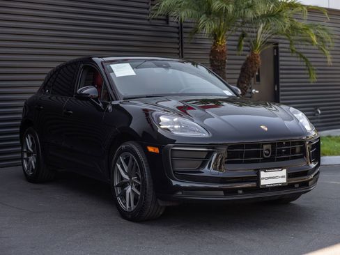 Certified 2023 Porsche Macan AWD/4WD image 6