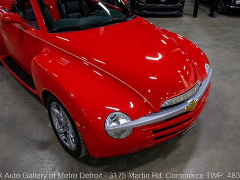Used 2004 Chevrolet SSR w/ Preferred Equipment Group image 14
