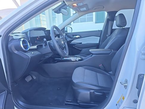 Used 2024 Chevrolet Trax LT image 13