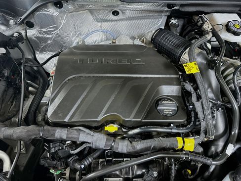 Used 2025 Chevrolet Trax LT w/ LT Convenience Package image 32