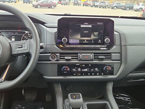 Used 2024 Nissan Pathfinder S image 23