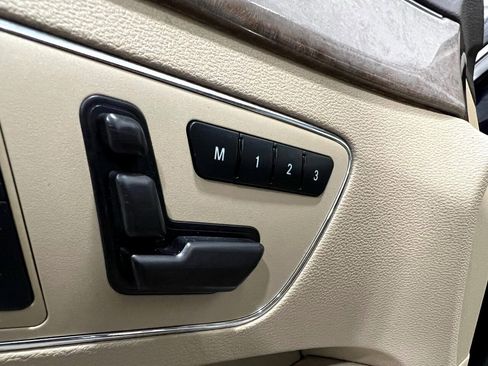 Used 2011 Mercedes-Benz E 350 4MATIC Wagon image 36