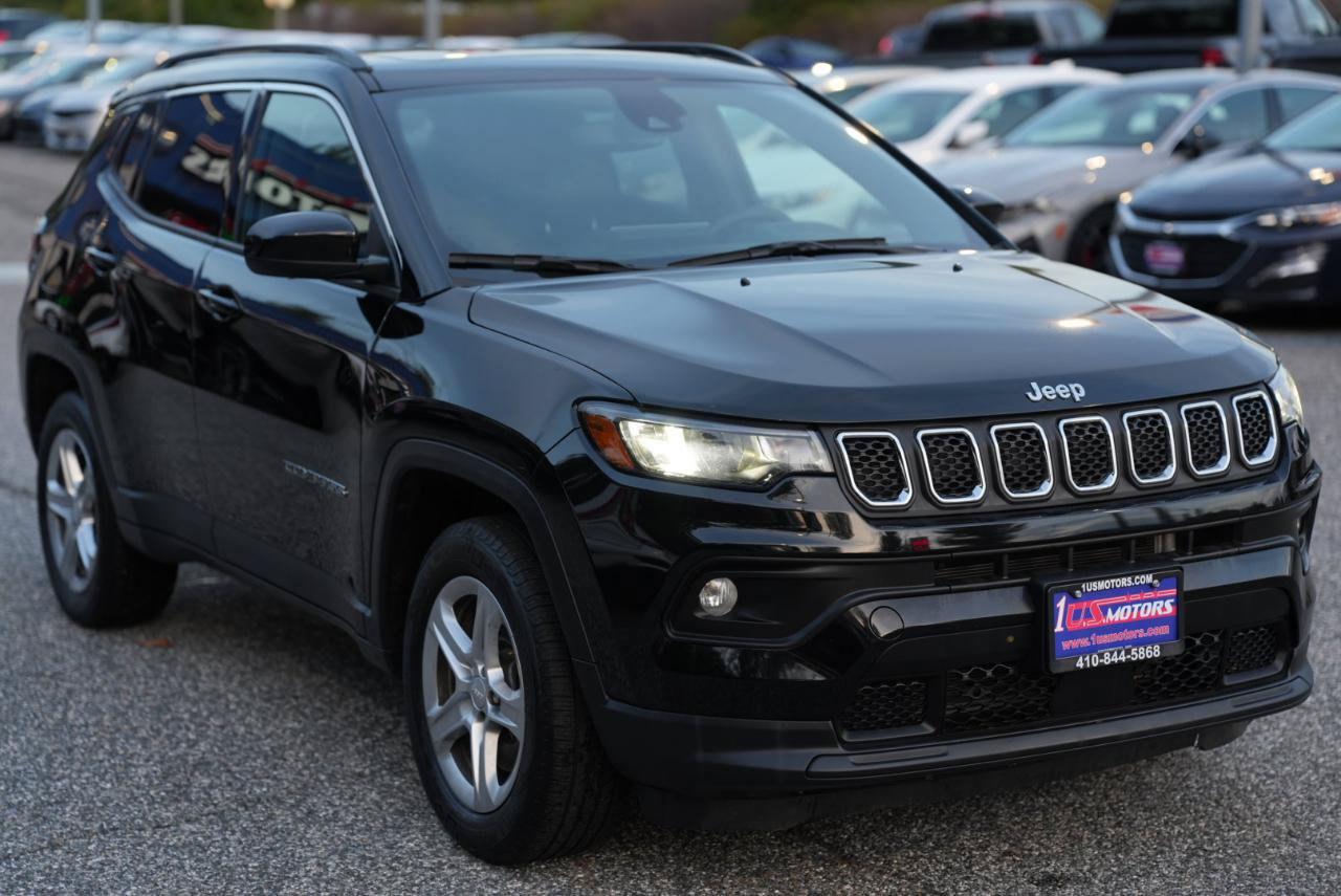 Used 2023 Jeep Compass Latitude w/ Sun and Sound Group AWD/4WD image 3