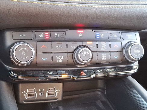 Used 2022 Dodge Durango R/T w/ Quick Order Package 22F image 17