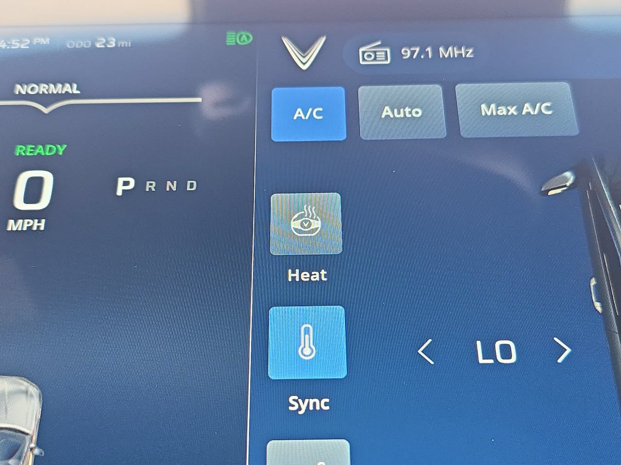 New 2025 VinFast VF 8 Plus AWD/4WD image 32