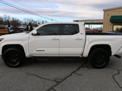 Used 2024 Toyota Tacoma SR5 image 2