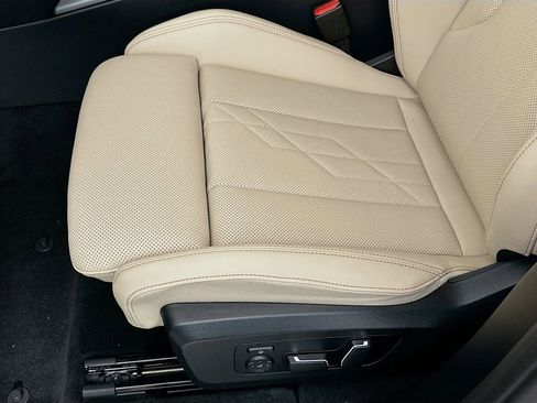 Used 2025 BMW X3 xDrive30i w/ Premium Package image 23