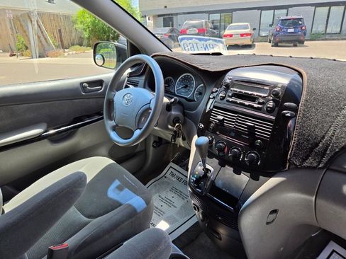 Used 2005 Toyota Sienna LE AWD/4WD image 27
