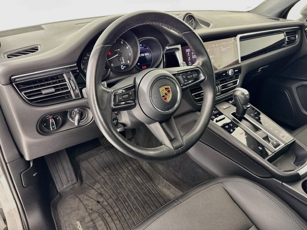 Certified 2023 Porsche Macan Turbo AWD/4WD image 4