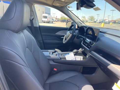 New 2026 Toyota Grand Highlander Platinum AWD/4WD image 15