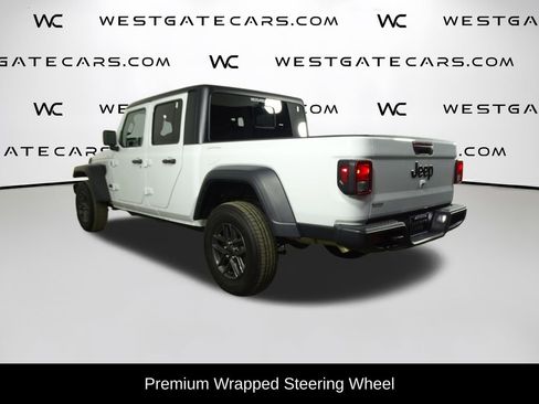 Used 2025 Jeep Gladiator Sport image 5
