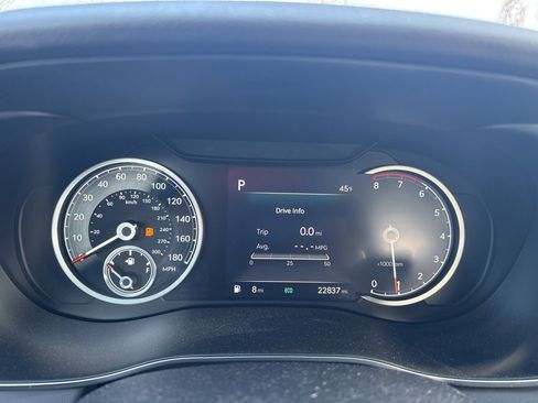 Used 2023 Genesis G70 2.0T image 11