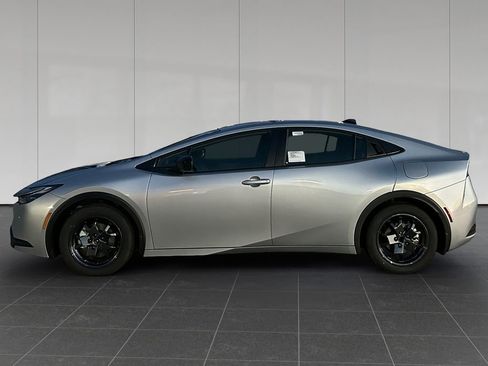 New 2026 Toyota Prius Plug-In Hybrid FWD image 2