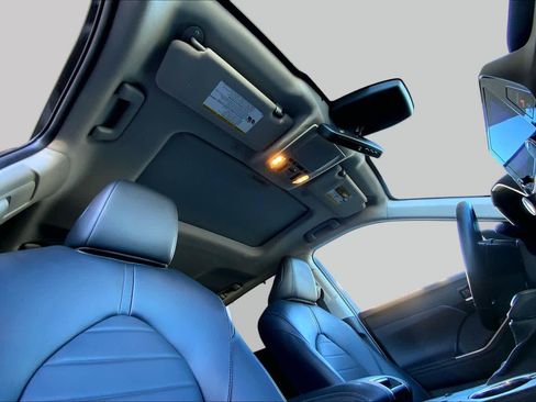 Used 2024 Toyota Highlander XLE FWD image 26