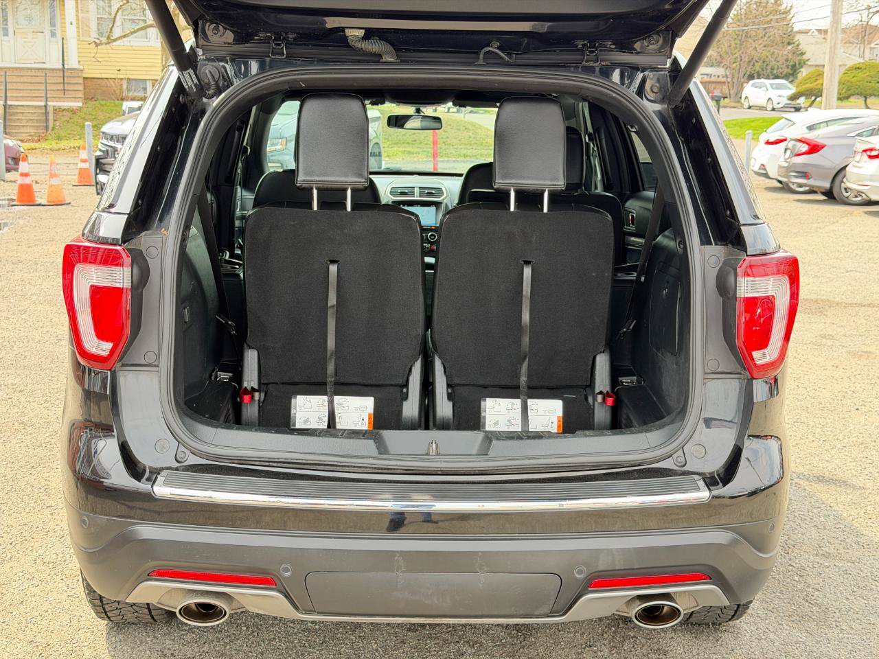 Used 2018 Ford Explorer XLT w/ Equipment Group 202A AWD/4WD image 34
