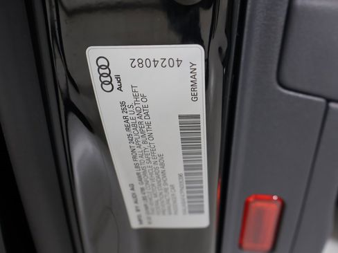 Used 2023 Audi A4 2.0T Premium w/ Convenience Package image 3