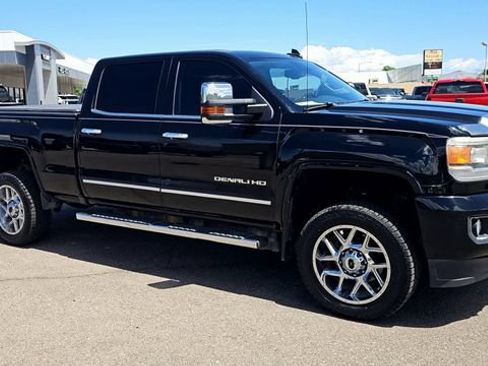 Used 2016 GMC Sierra 2500 Denali w/ Driver Alert Package AWD/4WD image 2