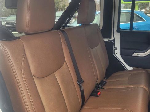 Used 2017 Jeep Wrangler Unlimited Sahara w/ Connectivity Group image 29