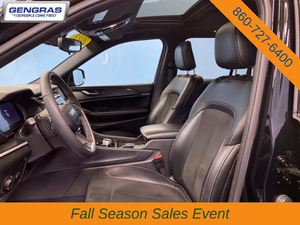 Used 2023 Jeep Grand Cherokee Altitude AWD/4WD image 11