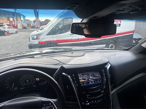 Used 2016 Cadillac Escalade Platinum RWD image 14