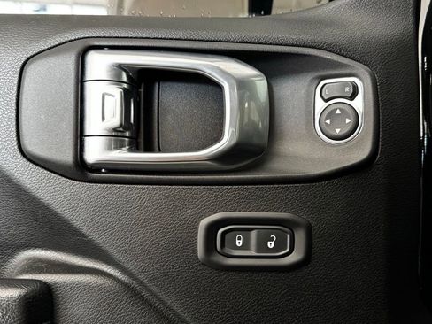 Used 2022 Jeep Gladiator Sport AWD/4WD image 13