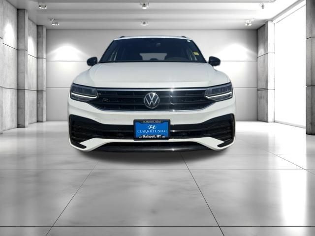Used 2024 Volkswagen Tiguan SE R-Line AWD/4WD image 3