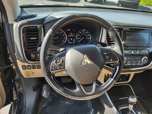 Used 2018 Mitsubishi Outlander SEL AWD/4WD image 13