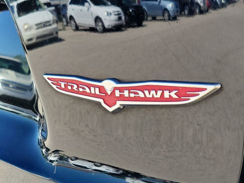 Used 2020 Jeep Cherokee Trailhawk w/ Technology Group AWD/4WD image 7