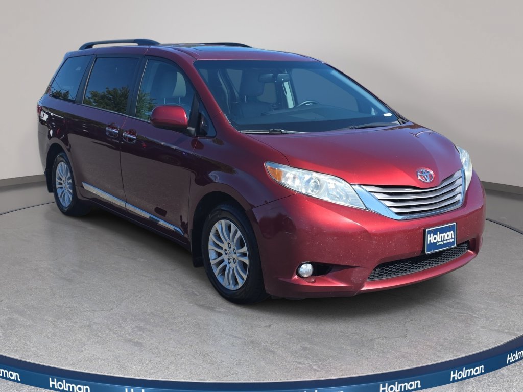 Used 2017 Toyota Sienna XLE Premium w/ Protection Package FWD image 4