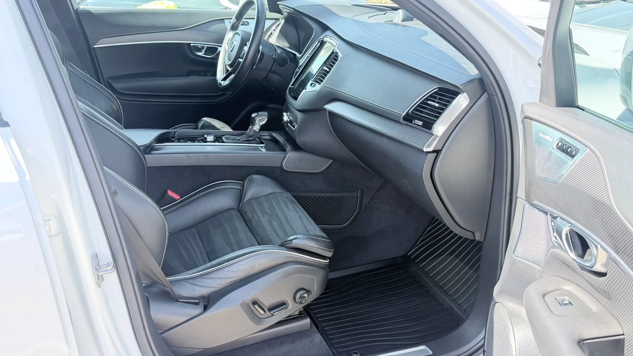 Used 2019 Volvo XC90 T6 R-Design w/ Advanced Package AWD/4WD image 18