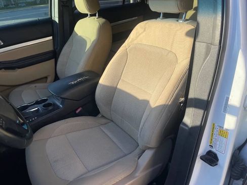 Used 2017 Ford Explorer XLT w/ Equipment Group 201A FWD image 17