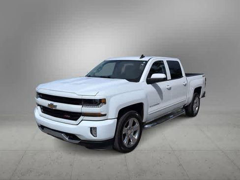 Used 2018 Chevrolet Silverado 1500 LT w/ All Star Edition AWD/4WD image 4