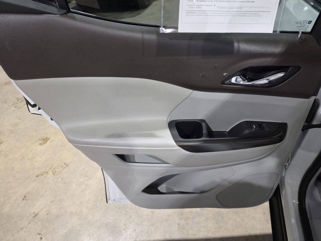 Used 2017 GMC Acadia SLT w/ LPO, Floor Liner Package AWD/4WD image 25