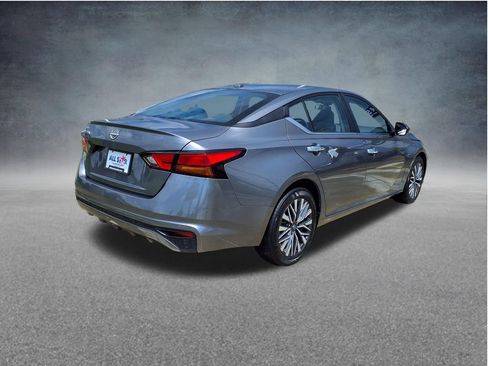 Used 2025 Nissan Altima 2.5 SV FWD image 9