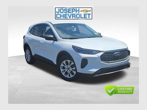 Used 2023 Ford Escape Active w/ Cold Weather Package FWD image 1