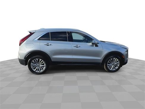 Used 2025 Cadillac XT4 Premium Luxury image 9