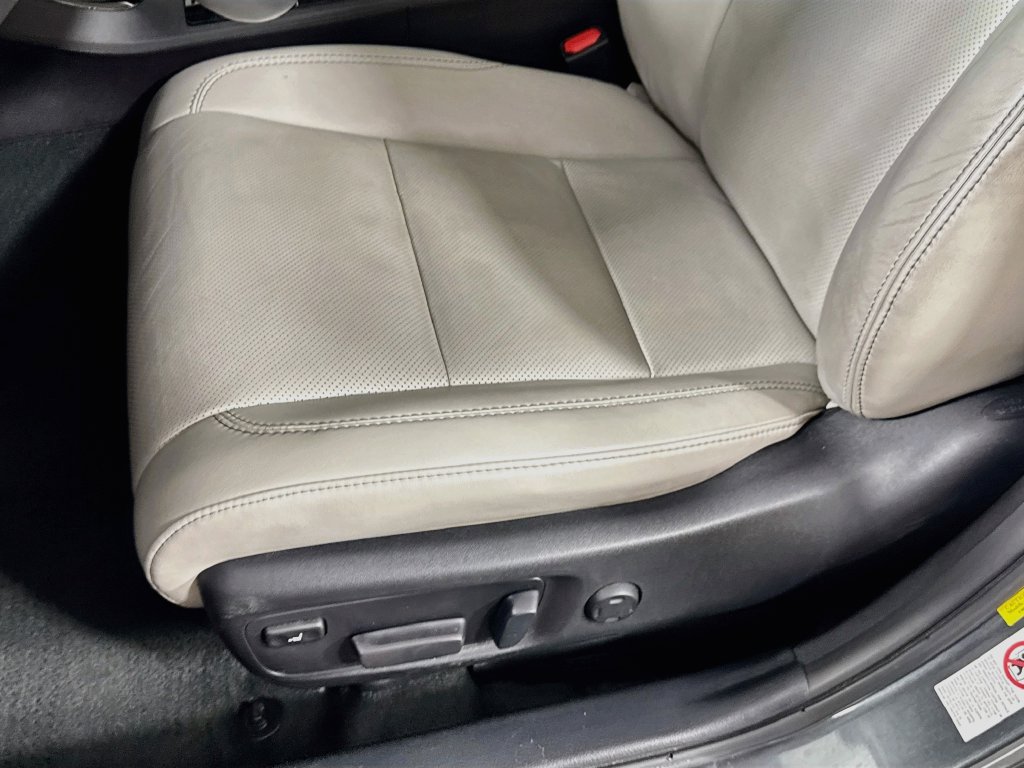 Used 2018 Toyota Avalon Limited FWD image 23