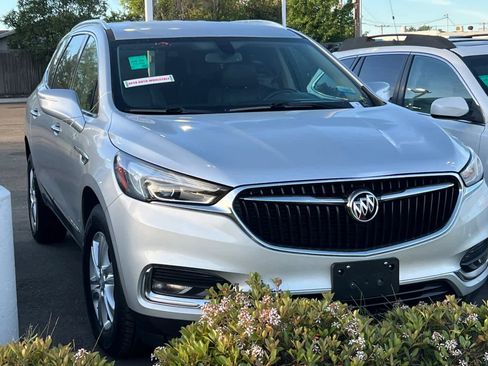Used 2019 Buick Enclave Essence FWD image 3