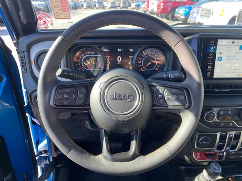 Used 2024 Jeep Gladiator Sport image 25