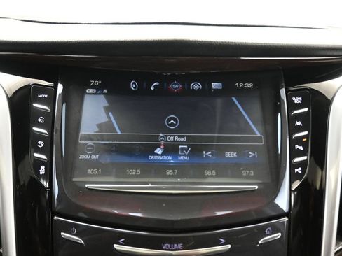 Used 2020 Cadillac Escalade Luxury w/ LPO, Radiant Package AWD/4WD image 20
