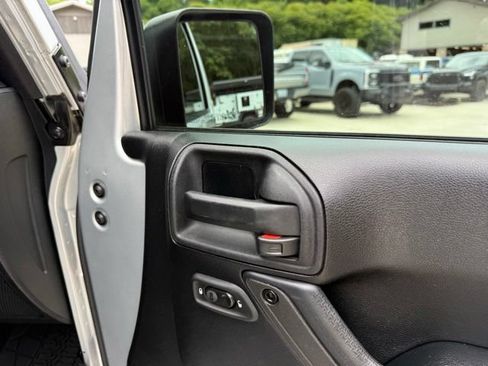 Used 2012 Jeep Wrangler Unlimited Sahara AWD/4WD image 90