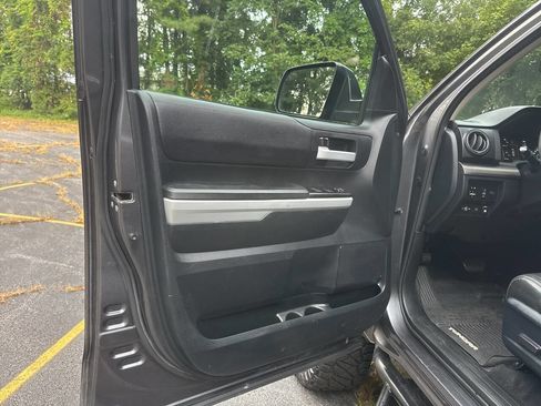 Used 2018 Toyota Tundra SR5 w/ SR5 Upgrade Package AWD/4WD image 12