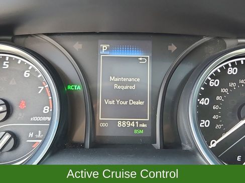 Used 2018 Toyota Camry SE w/ Moonroof Package image 13