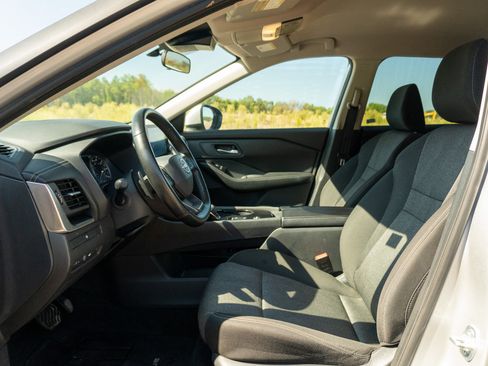 Used 2025 Nissan Rogue SV FWD image 11
