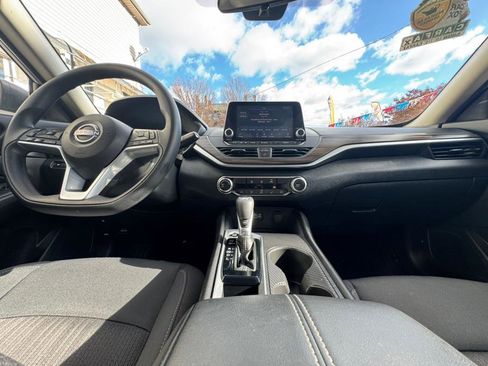 Used 2025 Nissan Altima 2.5 SV image 30