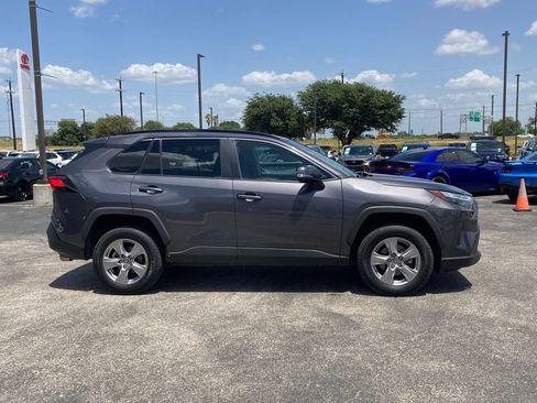 Used 2022 Toyota RAV4 XLE FWD image 4