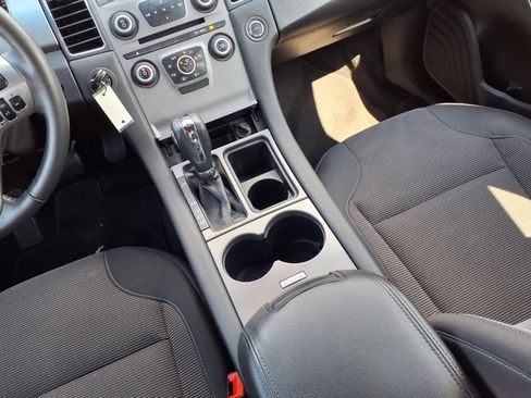 Used 2018 Ford Taurus SEL image 9